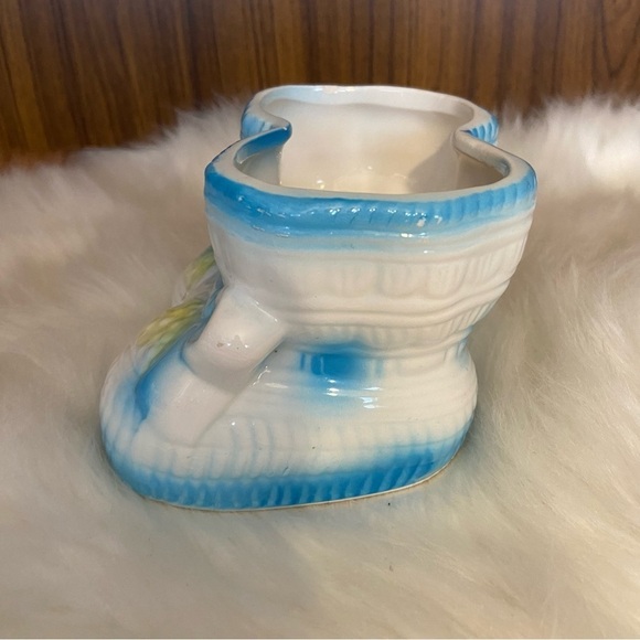 🛍️3/$30 Vintage blue & white ceramic baby booties planter made in Japan - Picture 4 of 11